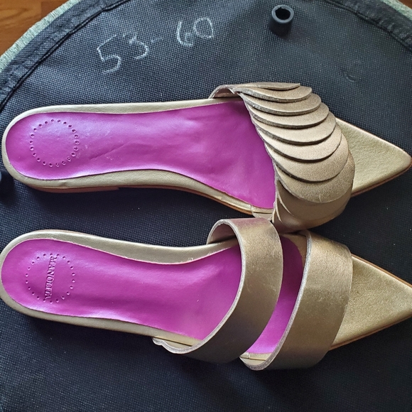 Manolita sandals,the color is champagne size is 8m - Picture 3 of 9